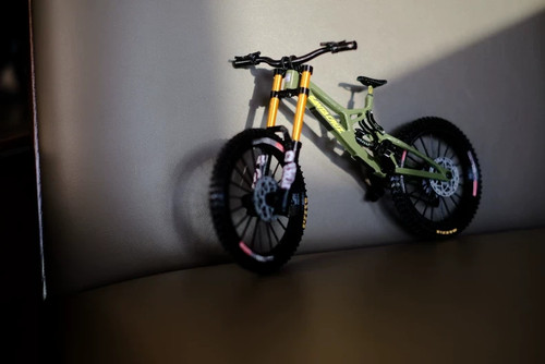 Santa cruz v10 - cruz,